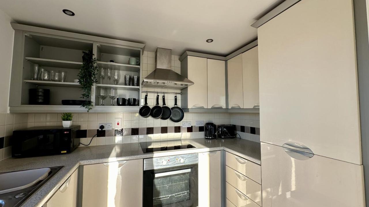 Lux Livin' - Luxury 2 Bed With Free Parking Apartamento *