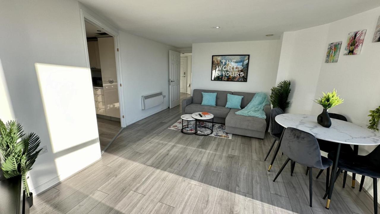 Lux Livin' - Luxury 2 Bed With Free Parking Apartamento